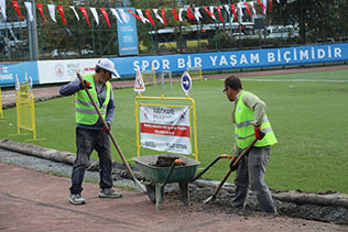 HASBAHÇE SPOR SAHASI’NDA TARTAN PİST VE YÜRÜYÜŞ YOLU ÇALIŞMALARI BAŞLADI